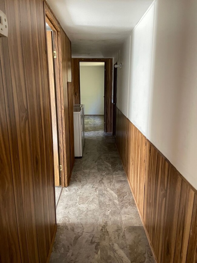 Building Photo - 2 Bed, 1 Bath Singlewide Mobile Home $995 ...