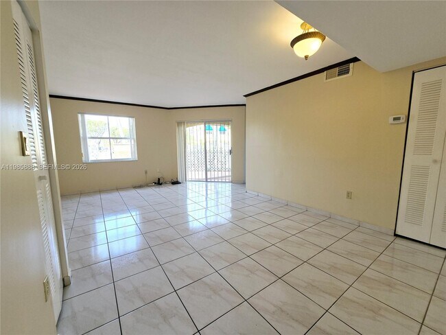 Foto del edificio - 365 NW 85th Ct