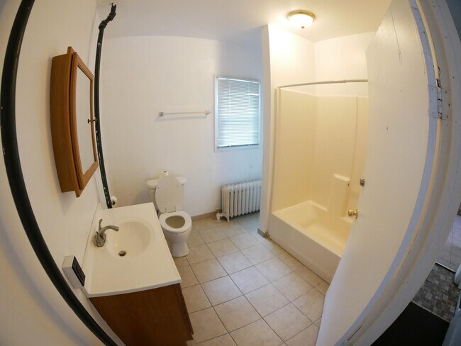 Building Photo - 446 Grove St