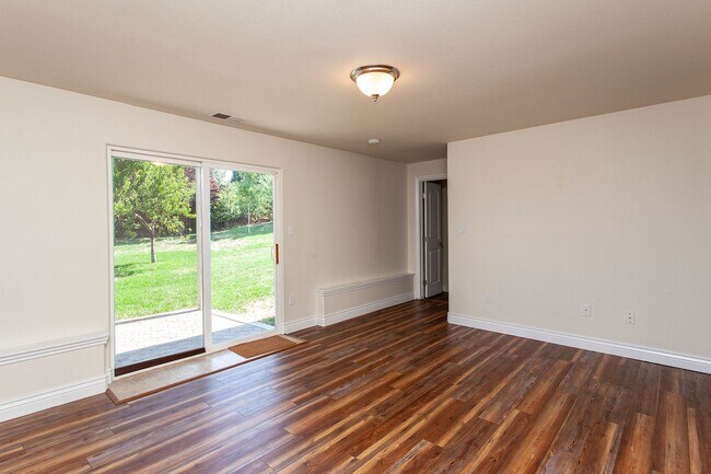 Building Photo - 1450 Rainna Ct