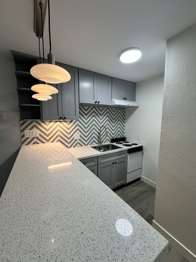Building Photo - 6 Admiral Dr