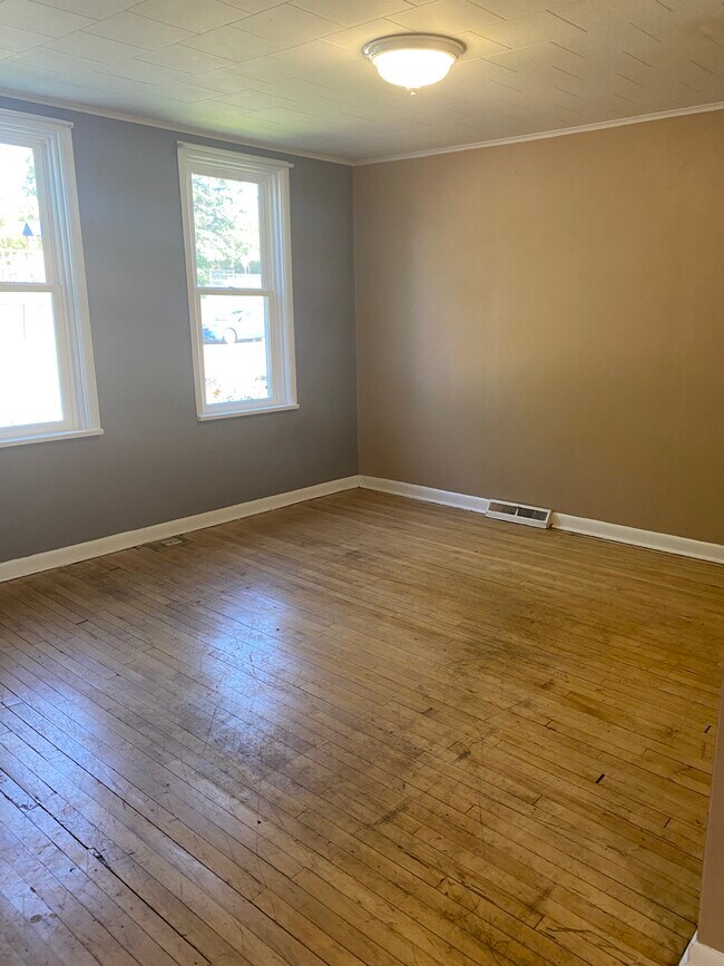 Foto del edificio - 424 E 7th St