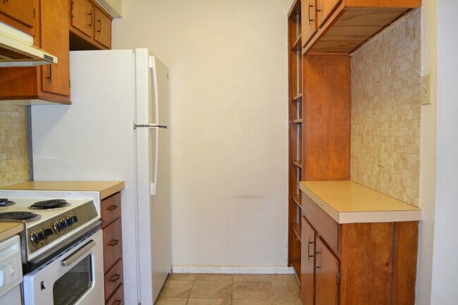 Kitchen - 5700 B St