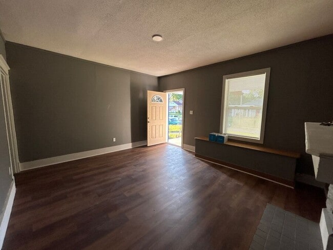 Building Photo - 1547 E McLemore Ave