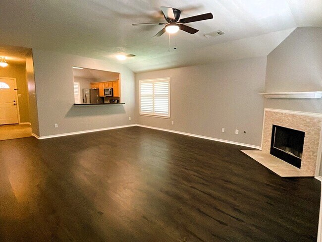 Building Photo - 4113 Cleburne Dr