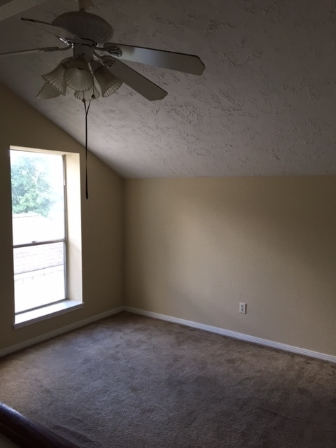 Building Photo - Spacious 3 Bed 2 Bath Home Well Maintained!