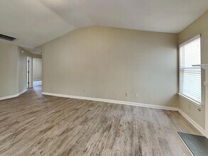Building Photo - 265 Village Dr