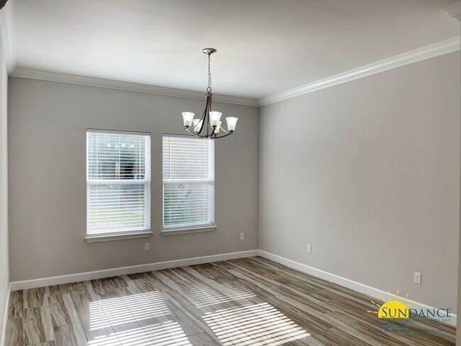 Building Photo - Stunning 3 Bedroom Home in Fort Walton Beach