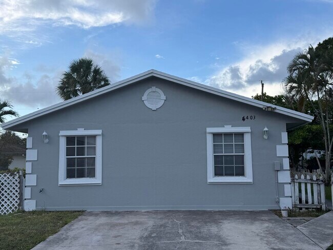 Building Photo - 4403 Anna Ln