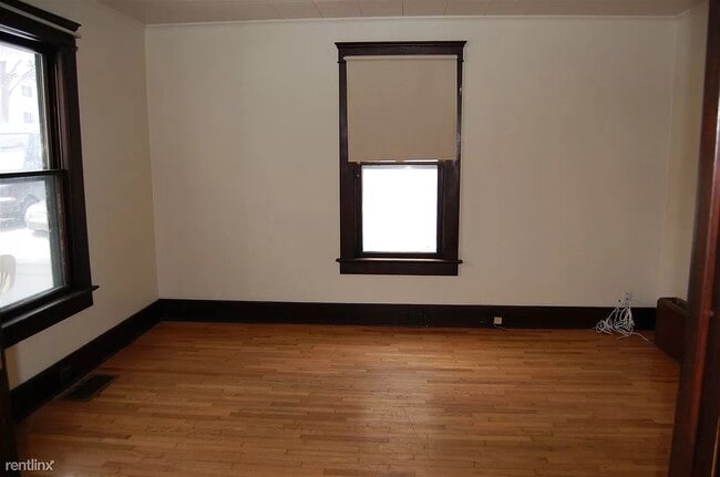 Building Photo - 113 Adams St