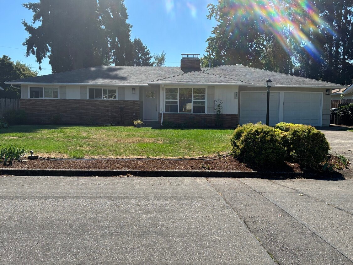 Foto principal - 558 Dennis Ln N