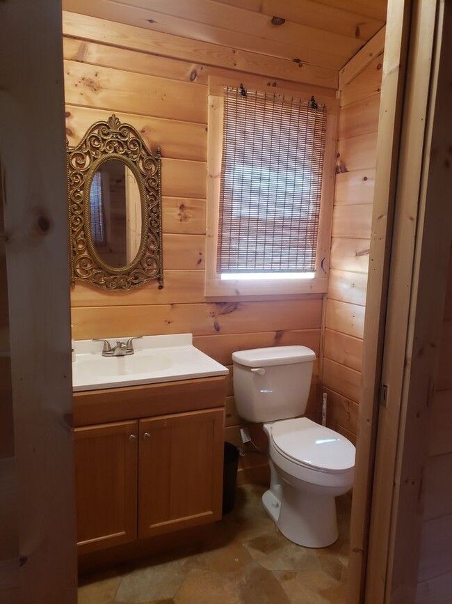 Building Photo - Cozy 1-Bedroom Cabin for Rent on a 4-Acre ...