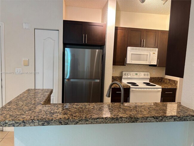 Foto del edificio - 6001 SW 70th St