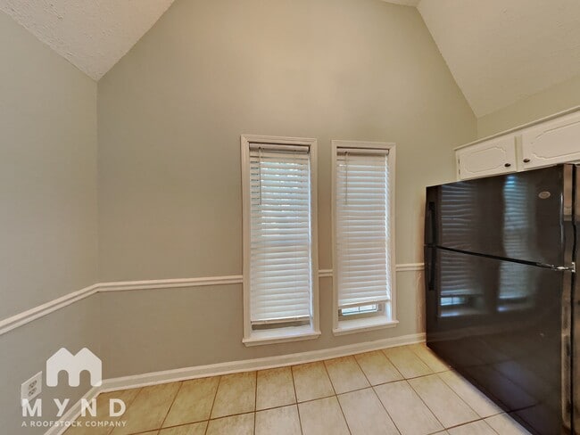 Building Photo - 5704 Ingleside Dr