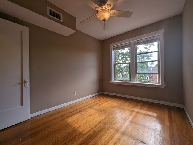 Foto del edificio - 2659 N Saint Louis Ave