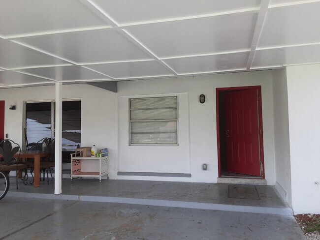 Building Photo - 605 SE 46th Ter