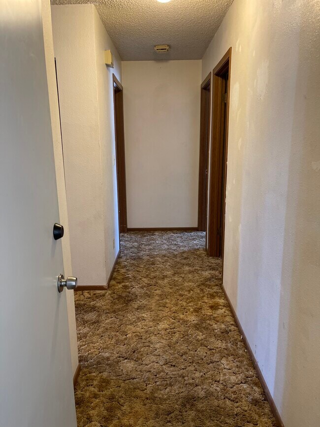 Unit Entry - 18 American Ln