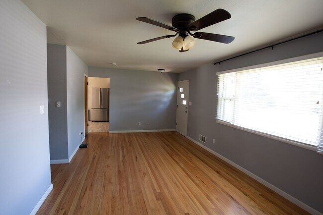 Foto del edificio - 1060 Briarwood Rd