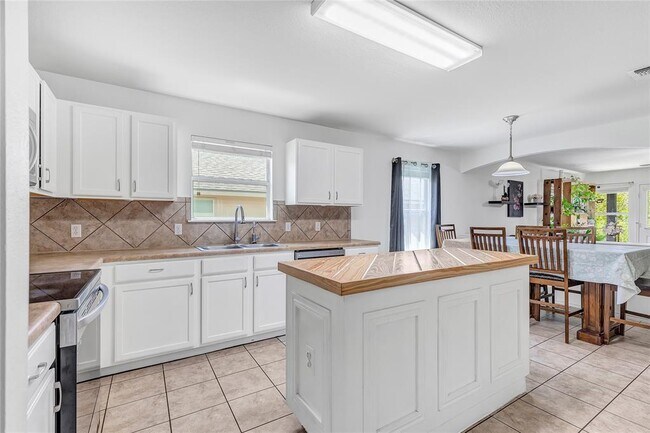 Building Photo - 5708 Nelson Oaks Dr