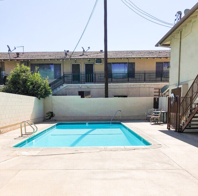 on-site pool - 312 E Live Oak St