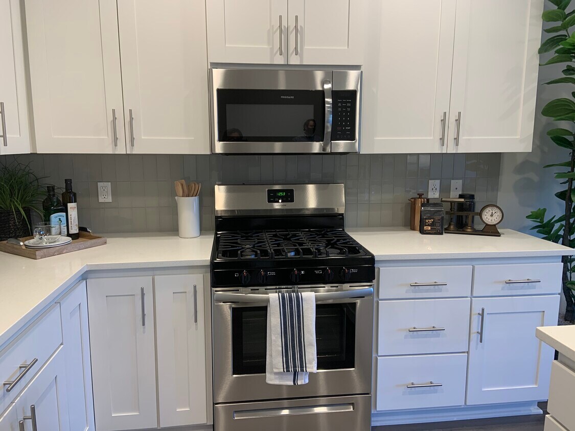 12446 SE Water Drop Way, Happy Valley, OR 97086 Townhome Rentals in