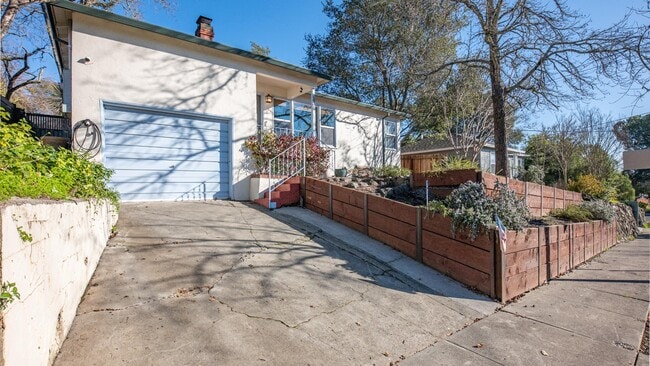 Building Photo - 2434 Humboldt St