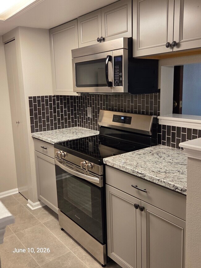 Foto del edificio - 8555 Fairmount Dr