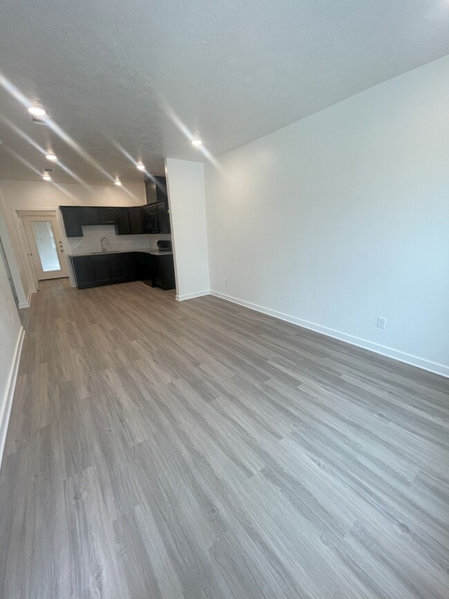 Building Photo - 403 S Temple St