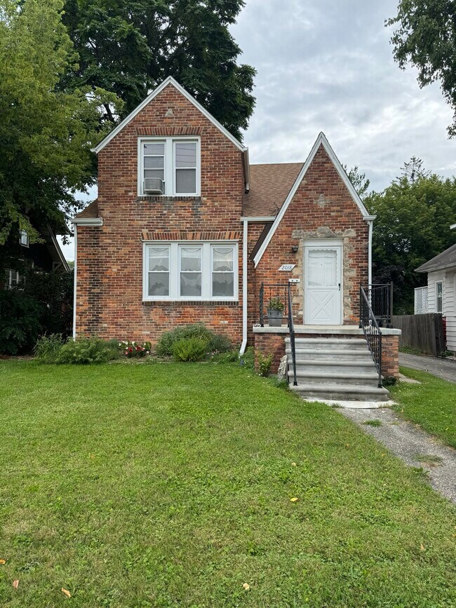 Front - 2018 Crooks Rd