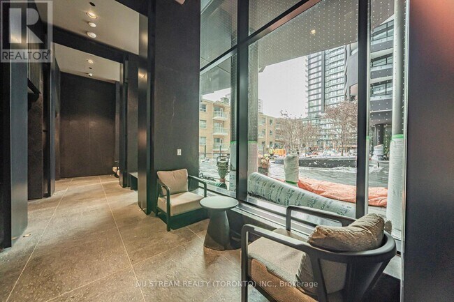 Photo du bâtiment - 120 Broadway Ave