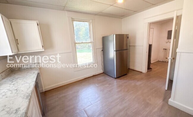 Building Photo - Spacious Home with Modern Appliances and Central Air | Pet Friendly | Available Now!