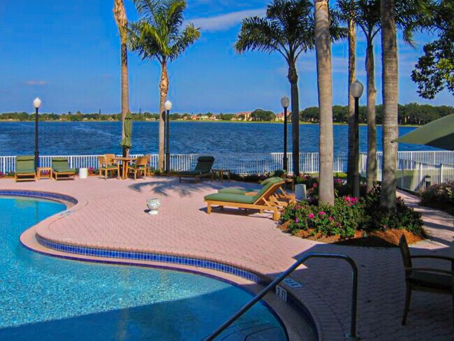 Foto del edificio - 2861 N Oakland Forest Dr