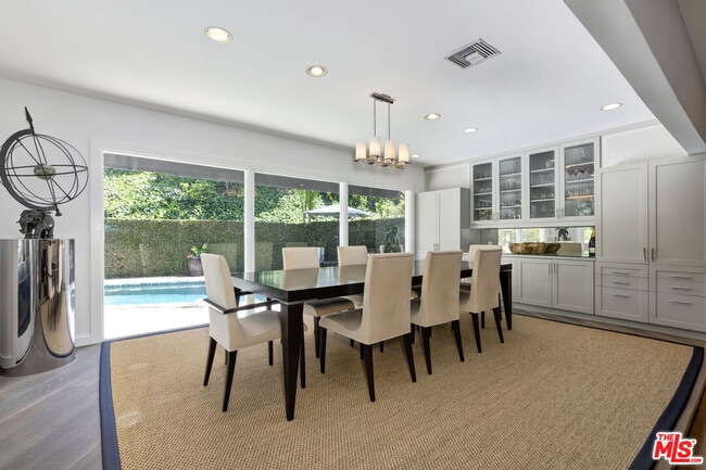 Foto del edificio - 3450 Castlewoods Pl