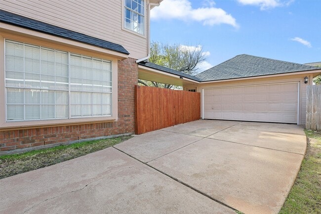 Building Photo - 15403 Redbud Leaf Ln