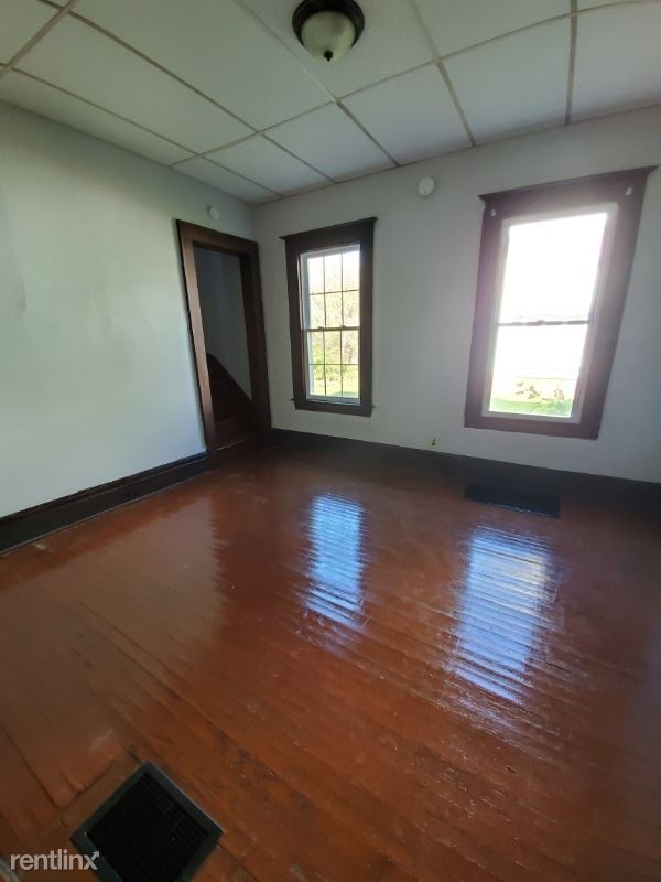 Building Photo - 4 br, 1.5 bath House - 31 Baldwin St
