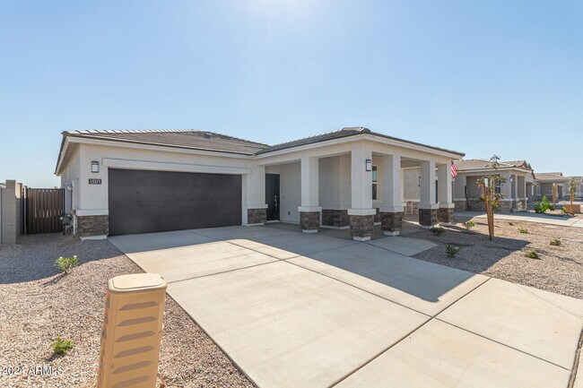 Building Photo - 15371 W Smoketree Dr