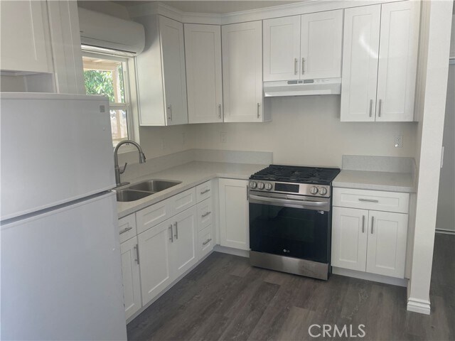 Foto del edificio - 823 Courtland Dr W