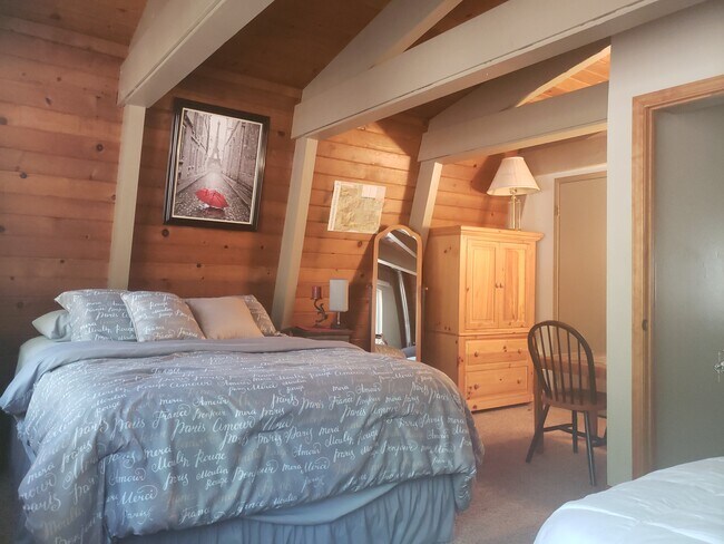 Dormitorio n.º 2 (Planta alta) - 14234 Glacier View Dr