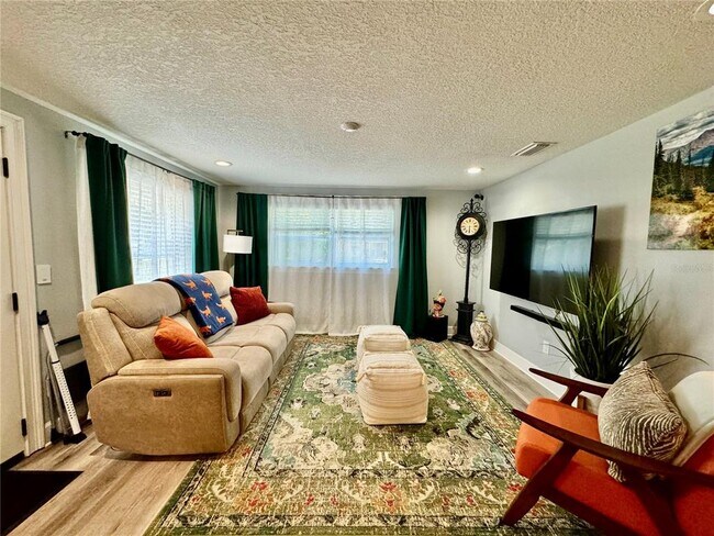 Foto del edificio - 2707 W Kenmore Ave