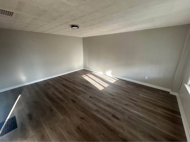 Building Photo - 120 Leray St