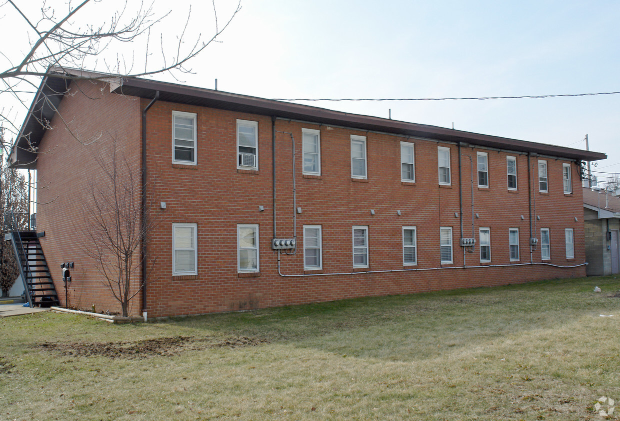 Building Photo - Apartments