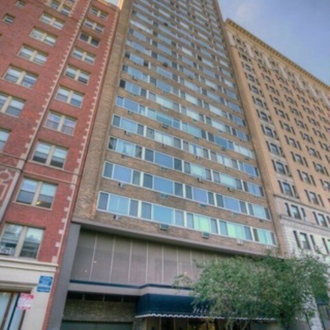 Foto principal - 2144 N Lincoln Park W