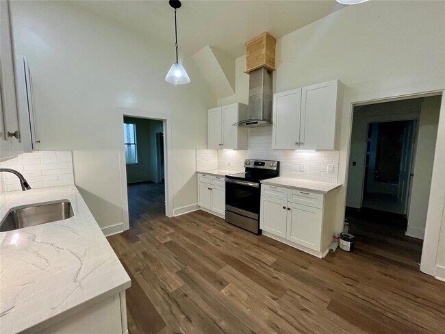 Building Photo - 451 Co Rd 483
