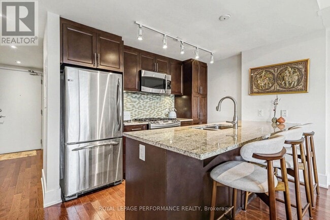 Photo du bâtiment - 131 Holland Ave