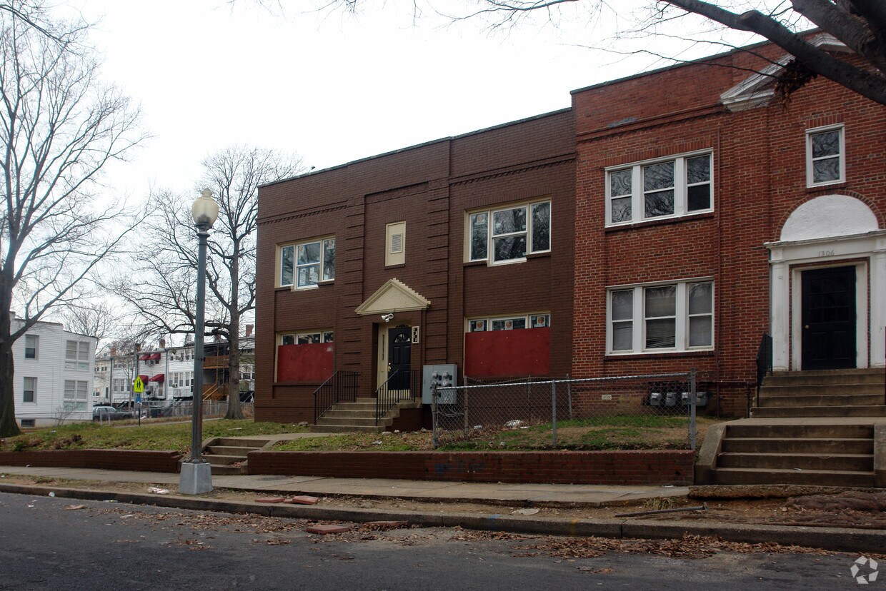 Building Photo - 1300 Orren St NE