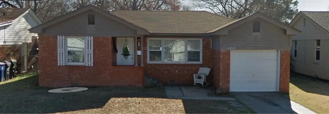 Photo - 1612 Oxford Way House