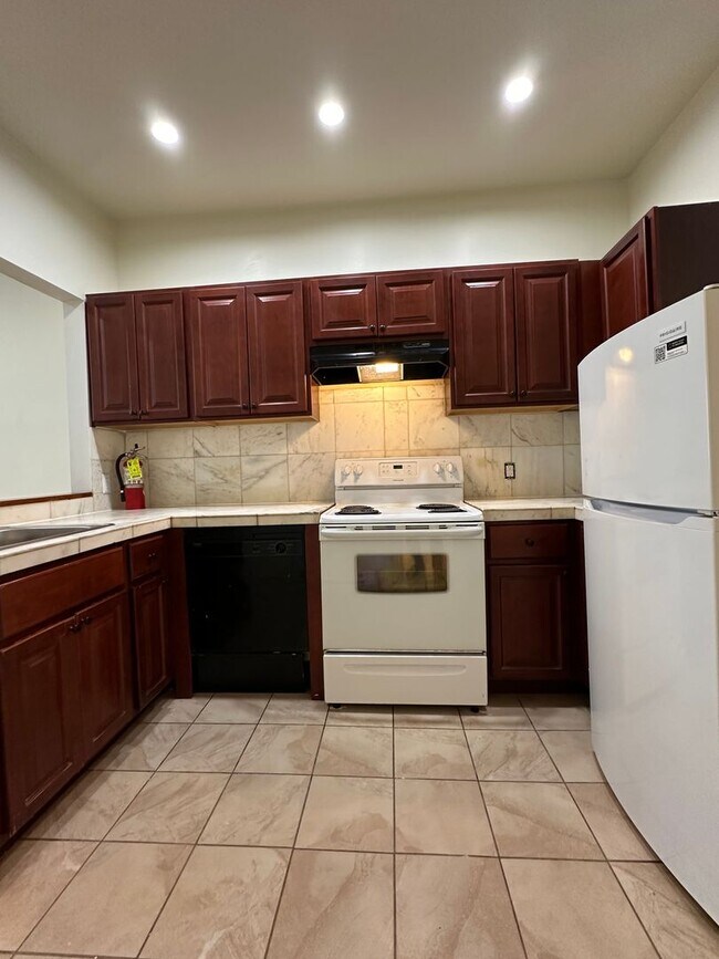 520 Ferry St Unit 1, Easton, PA 18042 Room for Rent in Easton, PA