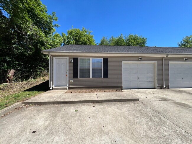 Building Photo - 9063 Pembroke Oak Grove Rd