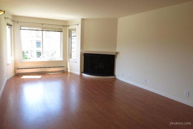 Building Photo - 2642 Van Ness Ave