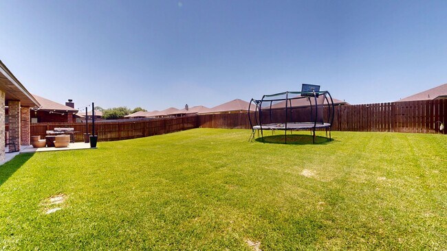 Building Photo - SOLAR PANEL 4 BEDROOM HOME  IN HERITAGE OAKS!